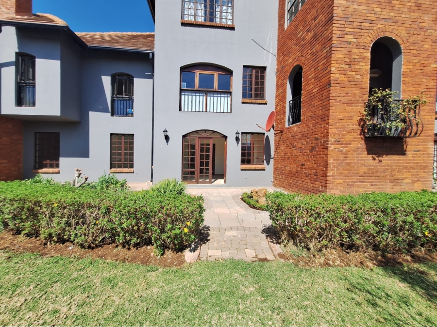 To Let 3 Bedroom Property for Rent in Meerhof North West